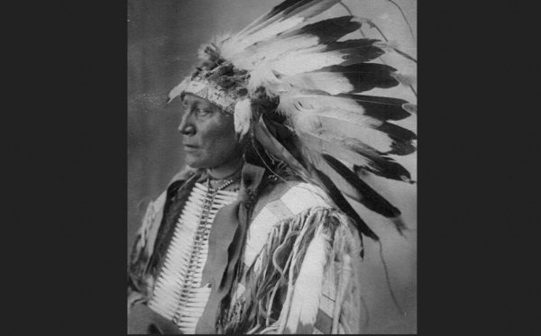 INDIÁN Chief Hollow Horn Bear - vyobazený na 2,5 a 5 $